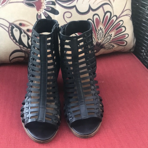 🖤Black Caged Booties🖤 - Picture 2 of 4